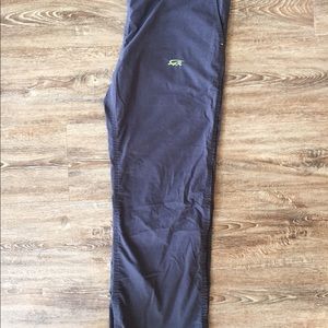 Iguana Med charcoal scrub pants size small used